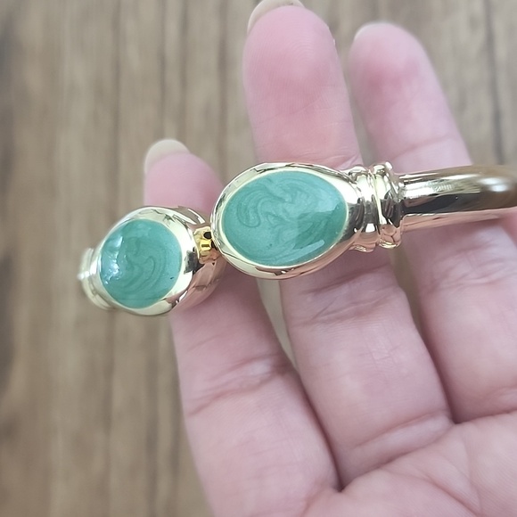 Bracelet  - Fancy Jewelry,  purchased in Macy's.  Never worn. - Picture 3 of 5